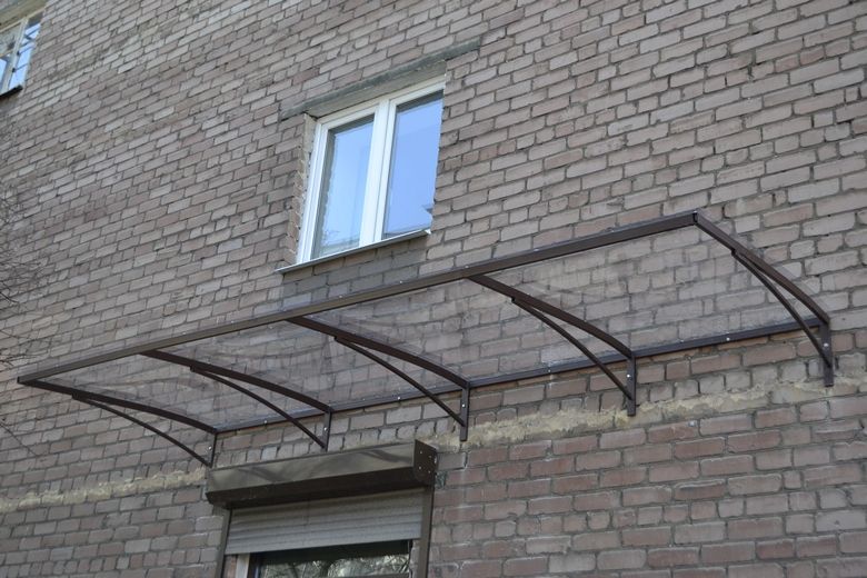 Козырек ул. Победы монолитный прозрачный поликарбонат